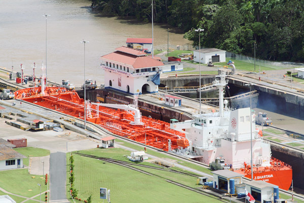 tránsitos por el canal de panamá excursión en tránsito por el canal de panamá