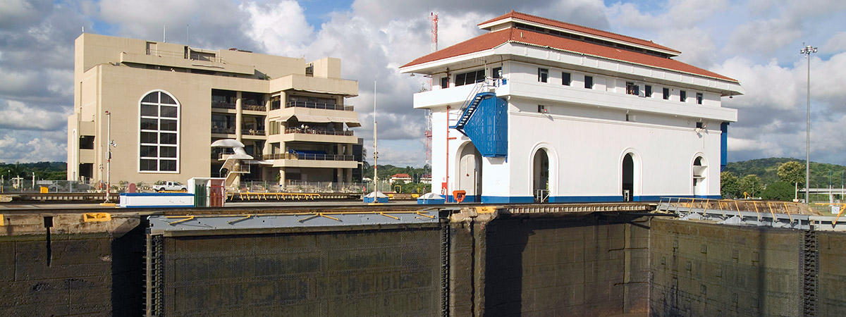 miraflores locks visitor, the panama canal