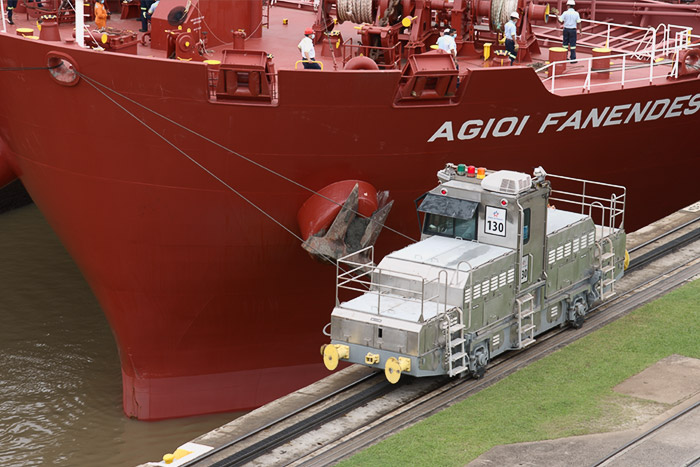 miraflores locks visitor, the panama canal