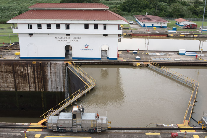 miraflores locks visitor, the panama canal