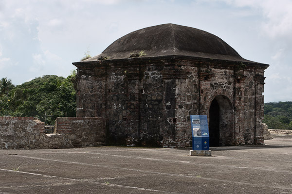 crociere nel canale di panama rovine del forte san lorenzo, colon, panama