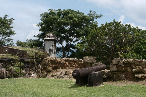 crociere nel canale di panama rovine del forte san lorenzo, colon, panama