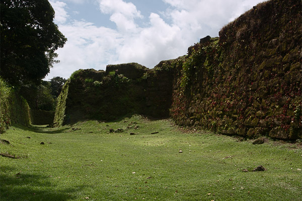 crociere nel canale di panama rovine del forte san lorenzo, colon, panama