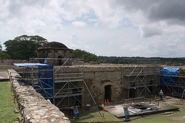 crociere nel canale di panama rovine del forte san lorenzo, colon, panama