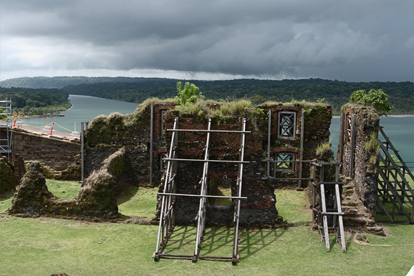 crociere nel canale di panama rovine del forte san lorenzo, colon, panama